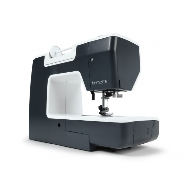 šicí stroj Bernette b 38